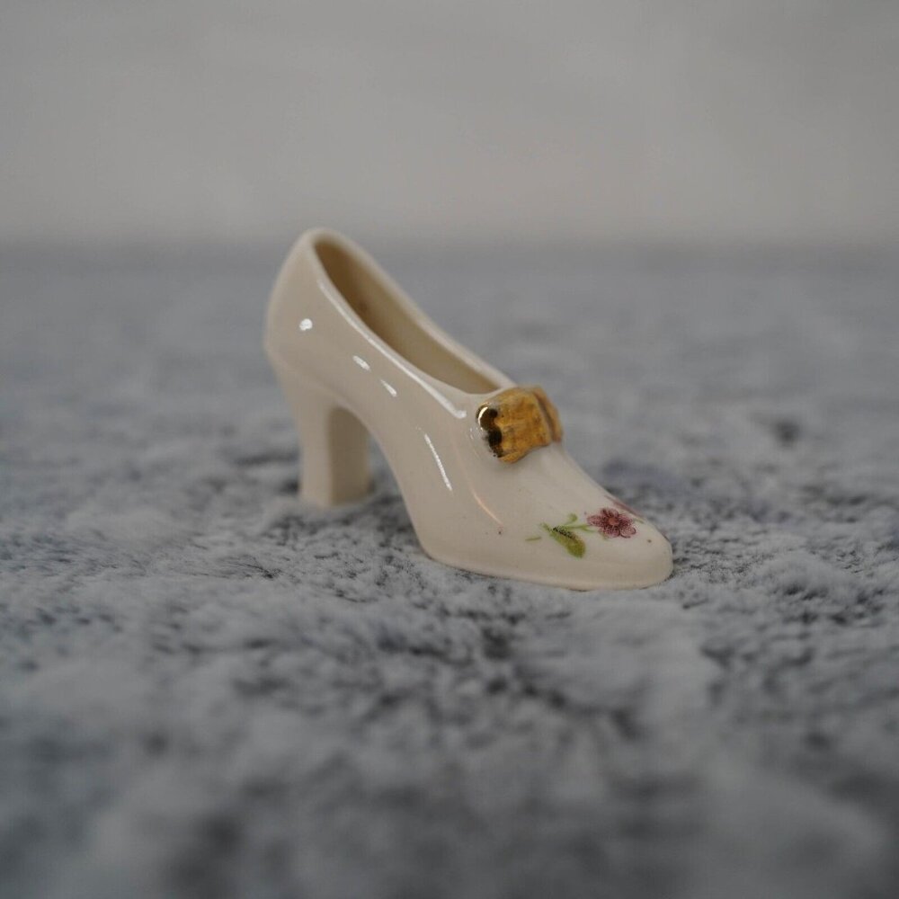 Vintage Porcelain Miniature Shoe Figurine Floral Gold Buckle Cream Japan 3" - Picture 2 of 7